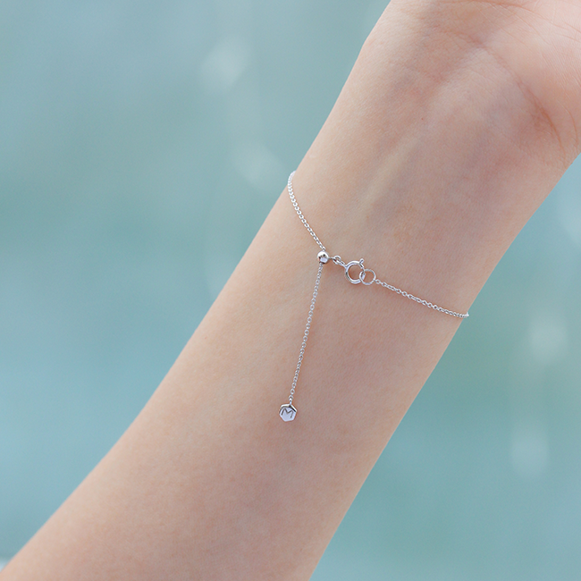 Diamond bar bracelet